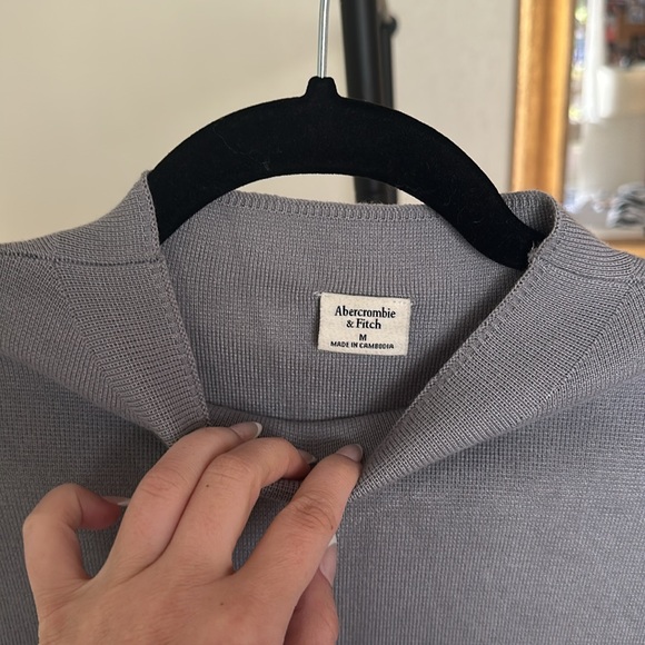 Abercrombie Mockneck Sweater Top - Picture 2 of 3